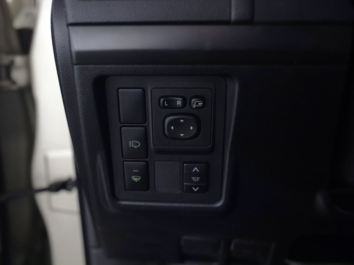 Toyota Land Cruiser Prado 2012 - фото автомобиля