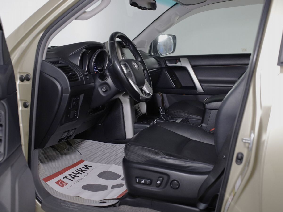 Toyota Land Cruiser Prado 2012 - фото автомобиля