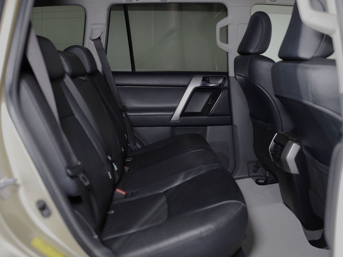 Toyota Land Cruiser Prado 2012 - фото автомобиля