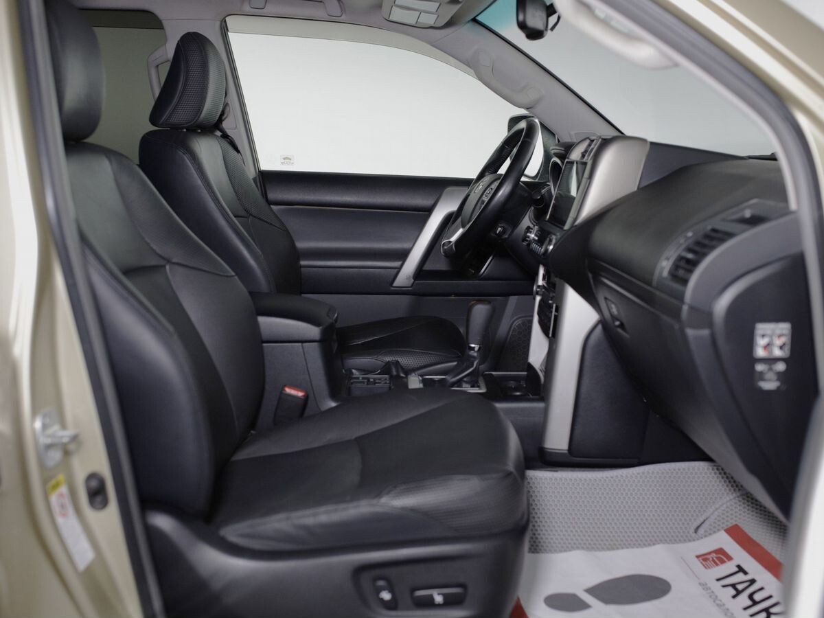 Toyota Land Cruiser Prado 2012 - фото автомобиля