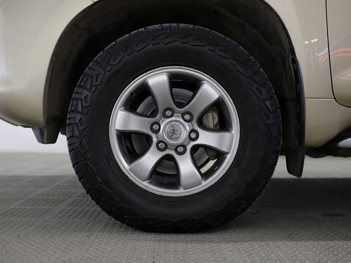 Toyota Land Cruiser Prado 2012 - фото автомобиля