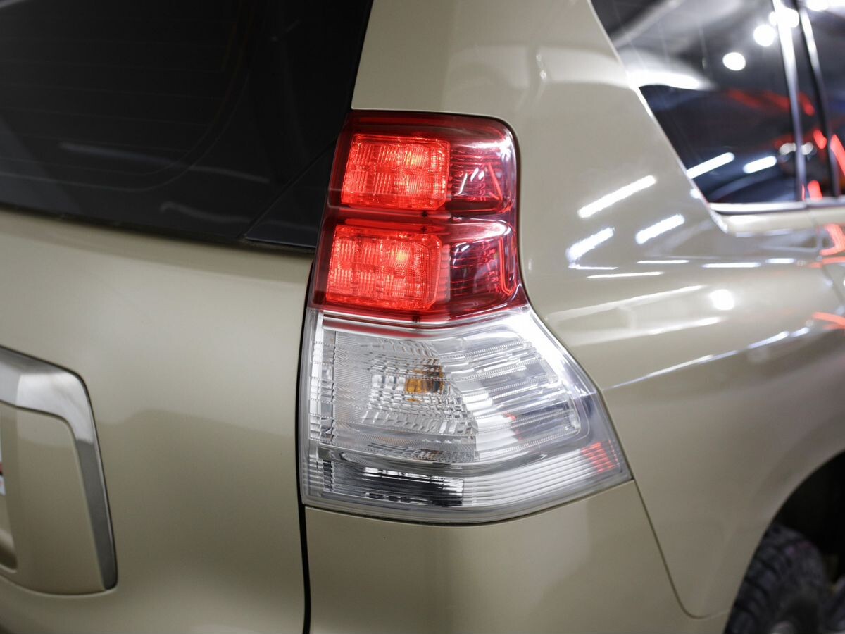 Toyota Land Cruiser Prado 2012 - фото автомобиля
