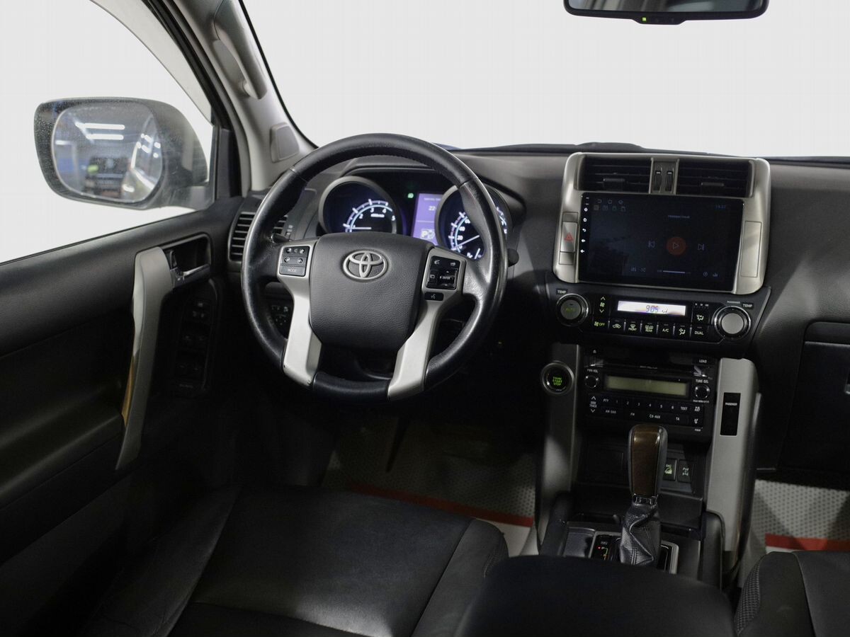 Toyota Land Cruiser Prado 2012 - фото автомобиля