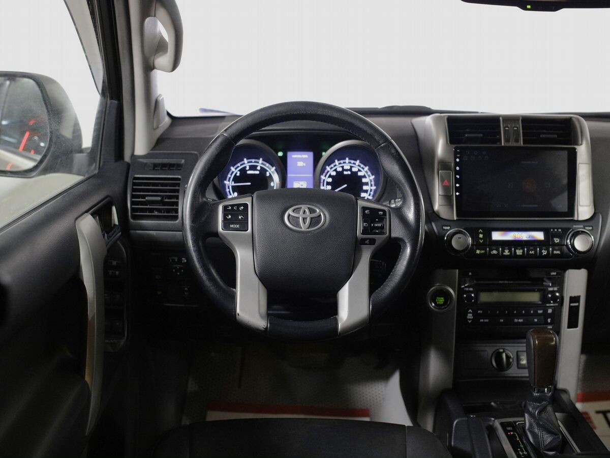 Toyota Land Cruiser Prado 2012 - фото автомобиля