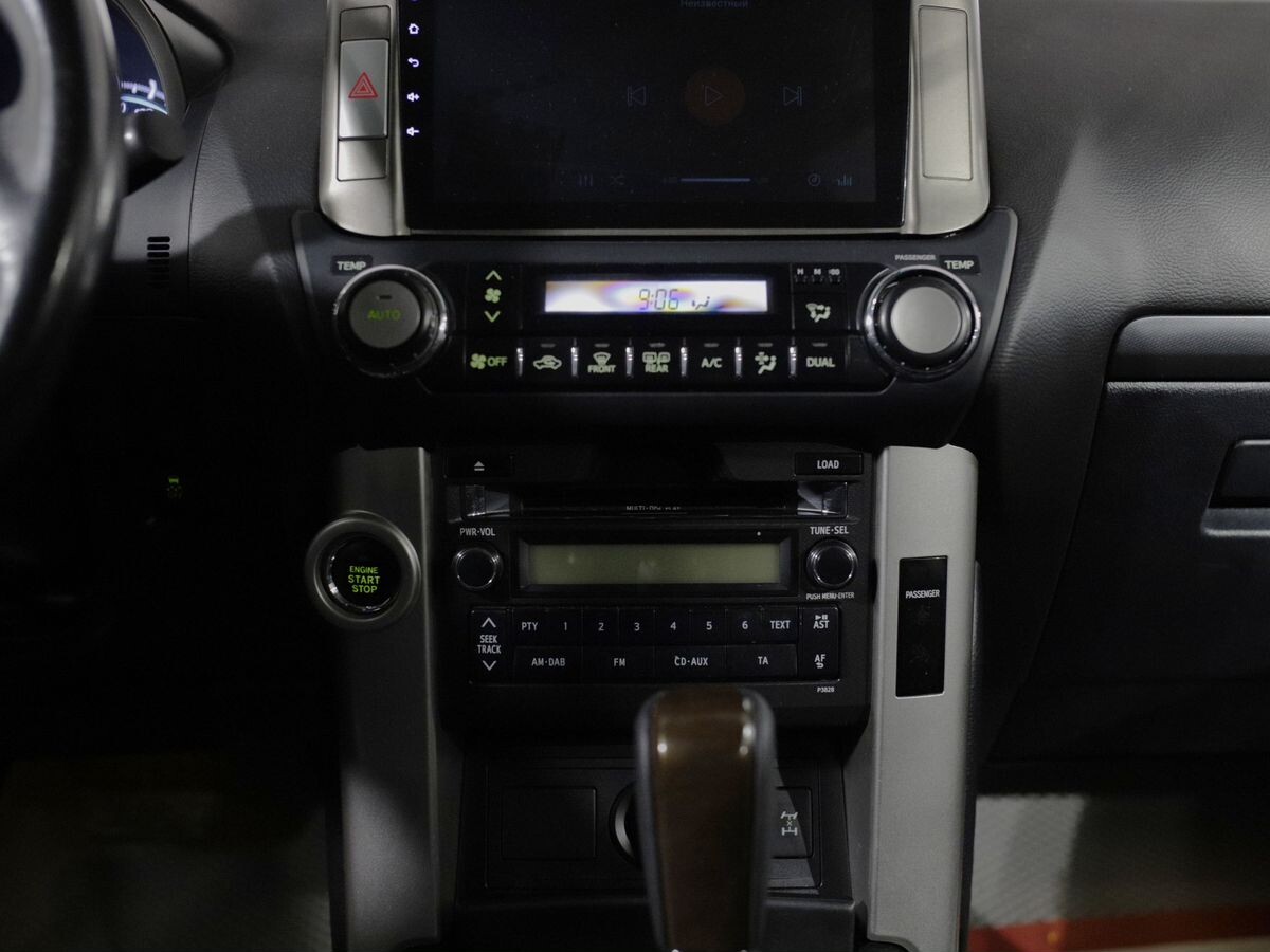 Toyota Land Cruiser Prado 2012 - фото автомобиля