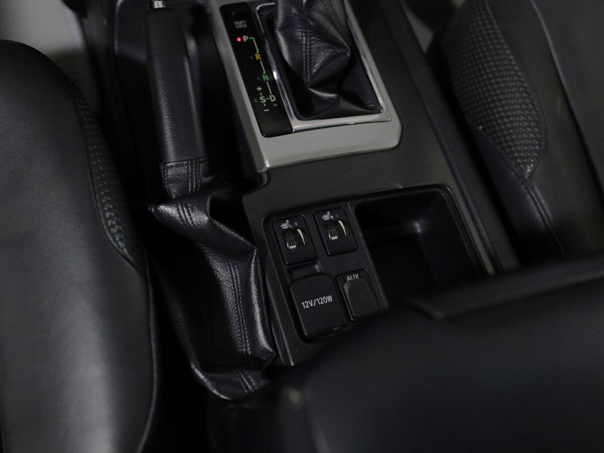 Toyota Land Cruiser Prado 2012 - фото автомобиля