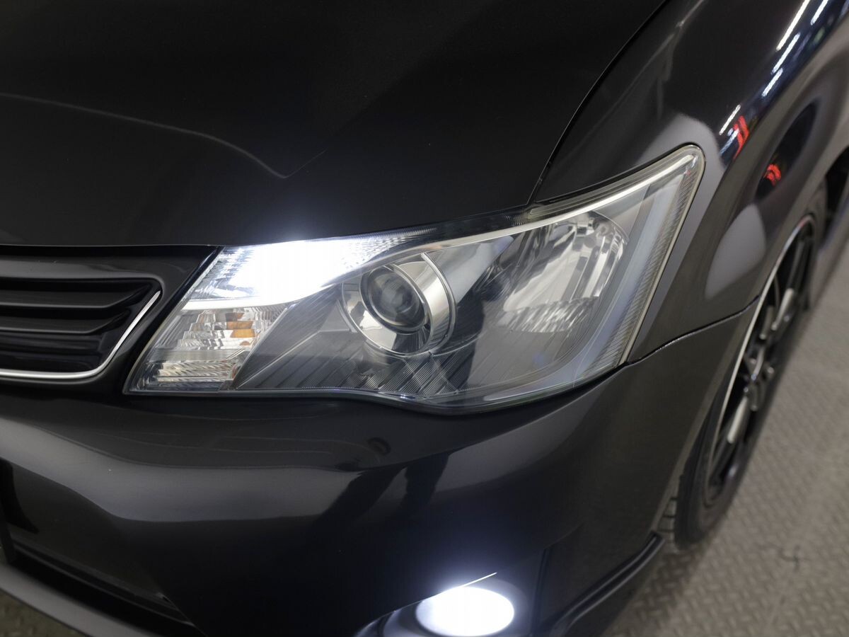 Toyota Corolla 2012 - фото автомобиля