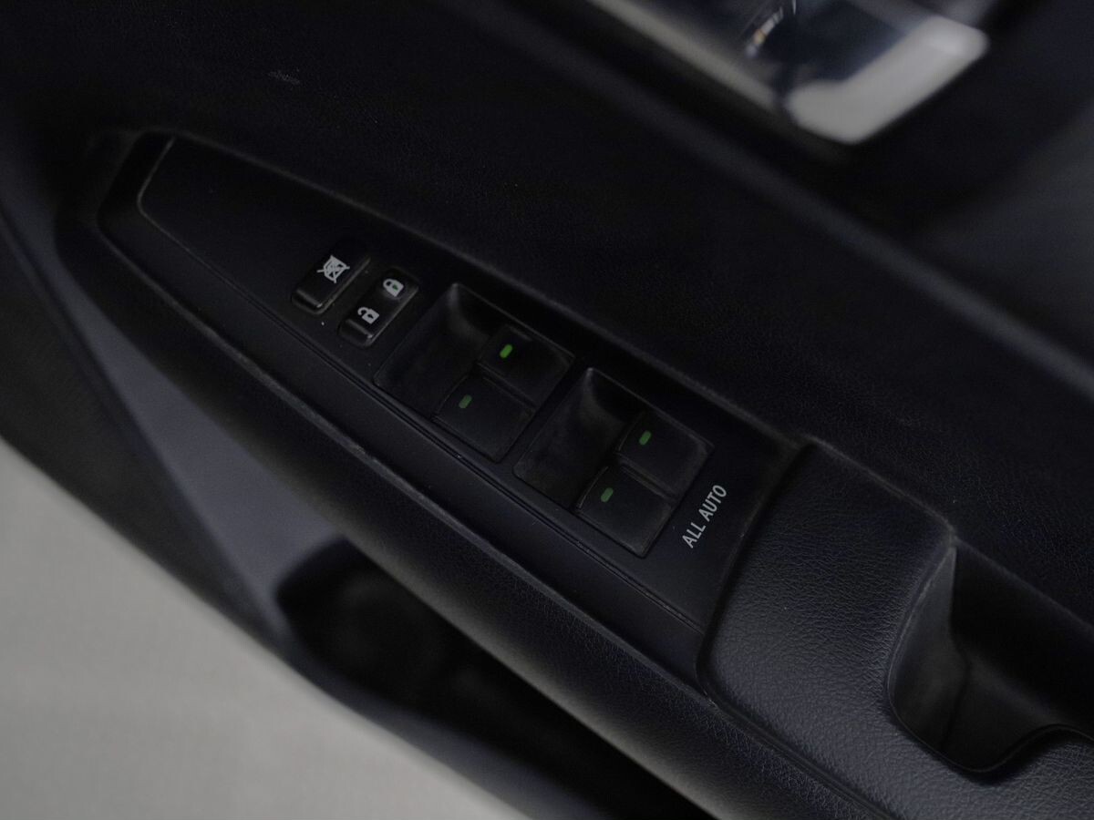 Toyota Corolla 2012 - фото автомобиля