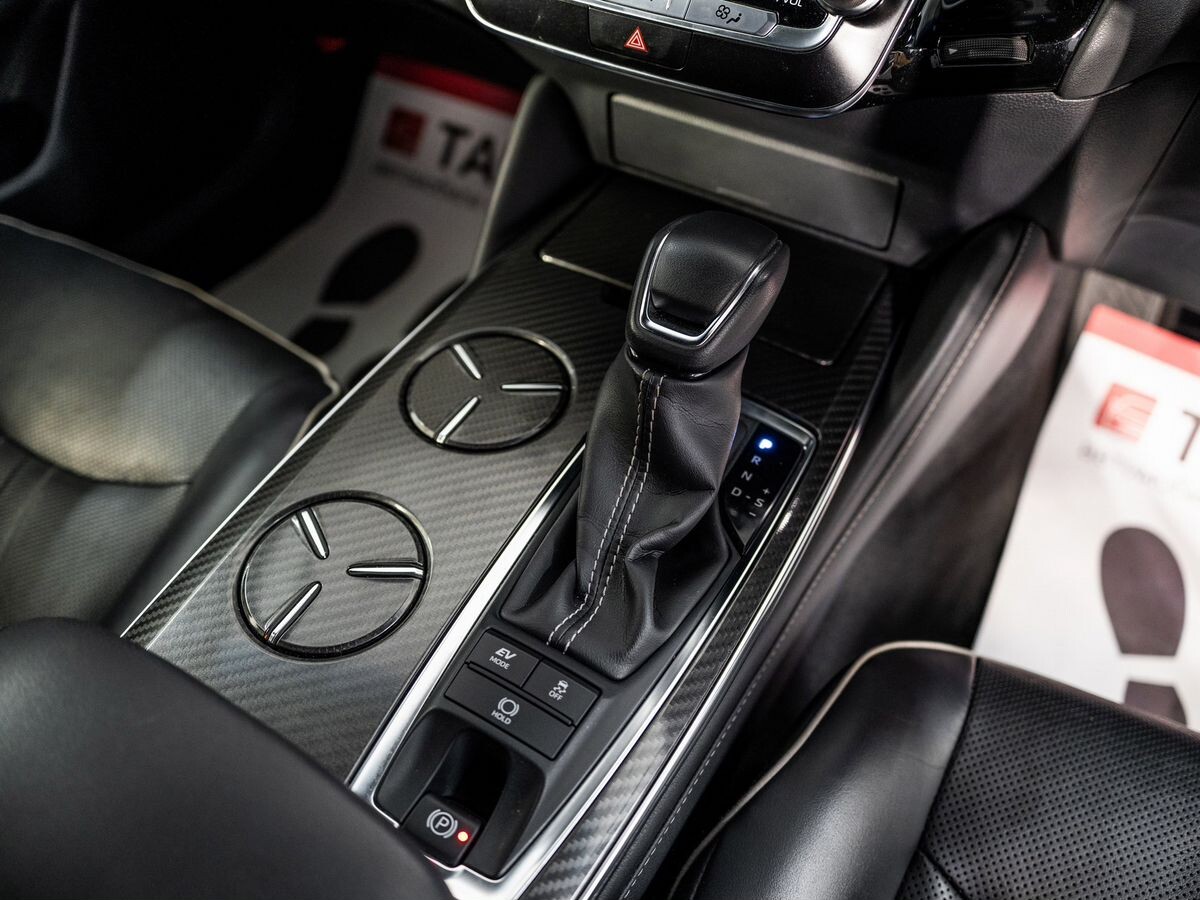 Toyota Crown 2019 - фото автомобиля