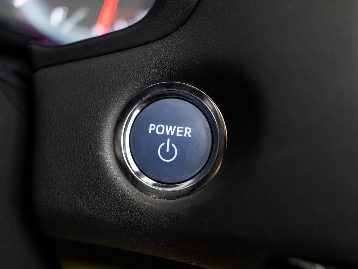 Toyota Crown 2019 - фото автомобиля