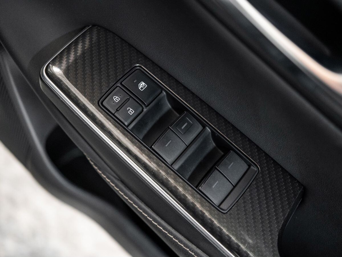 Toyota Crown 2019 - фото автомобиля