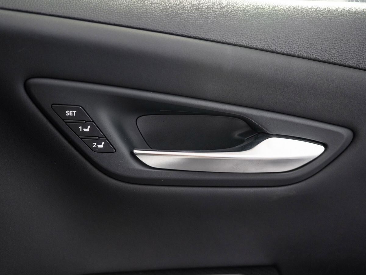 Toyota Crown 2019 - фото автомобиля