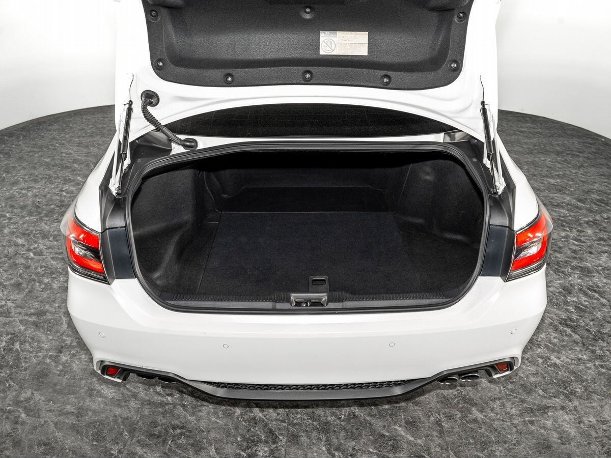 Toyota Crown 2019 - фото автомобиля