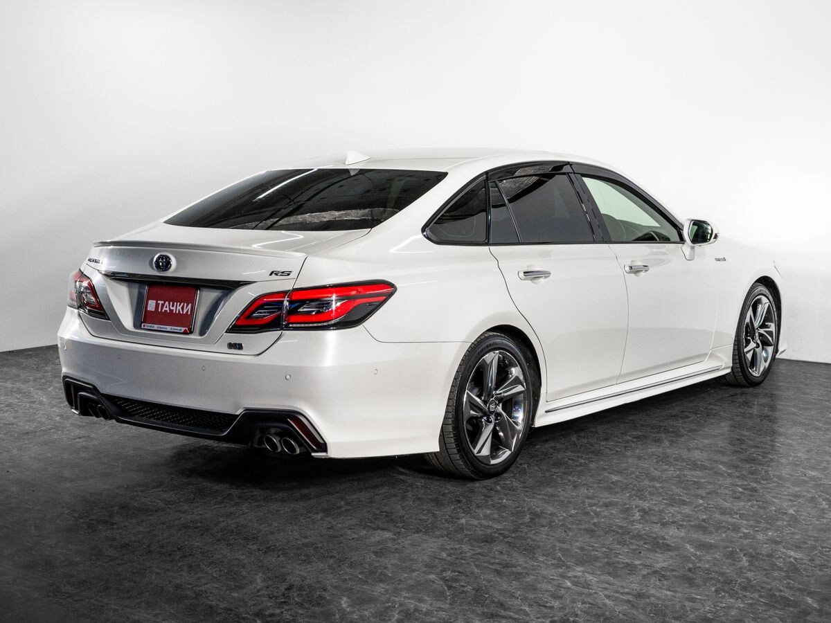 Toyota Crown 2019 - фото автомобиля