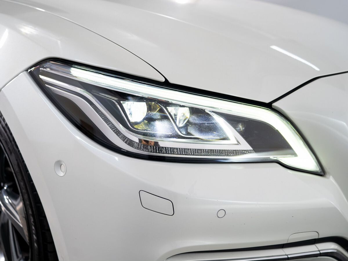 Toyota Crown 2019 - фото автомобиля