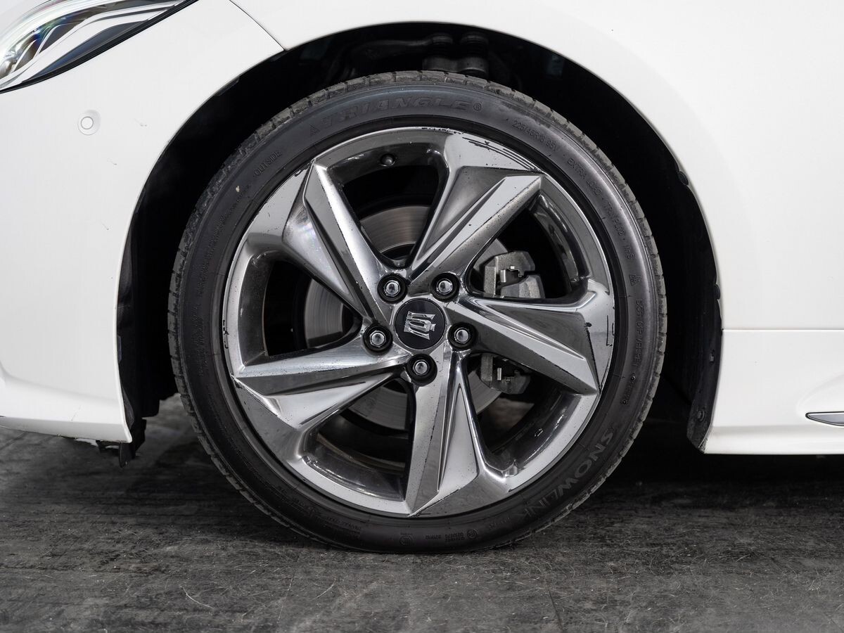 Toyota Crown 2019 - фото автомобиля