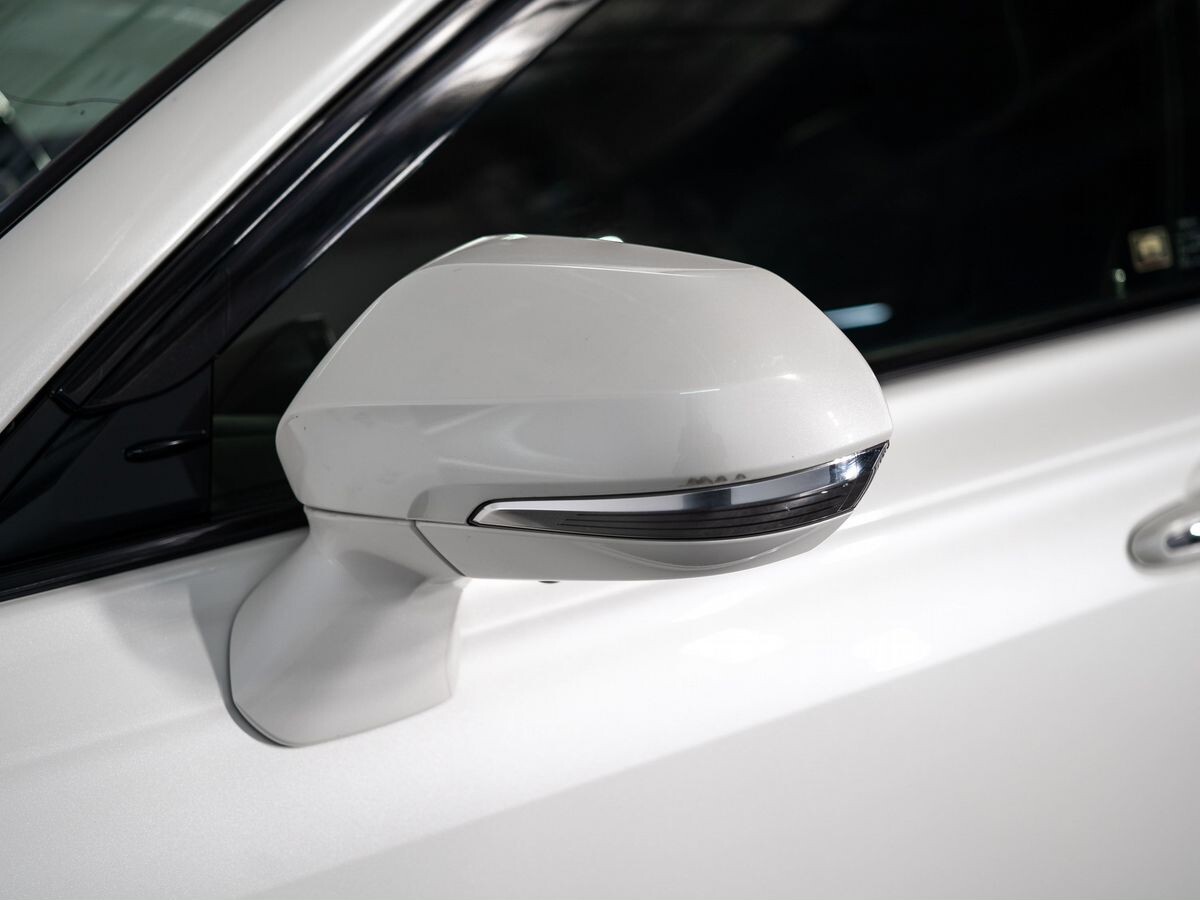 Toyota Crown 2019 - фото автомобиля