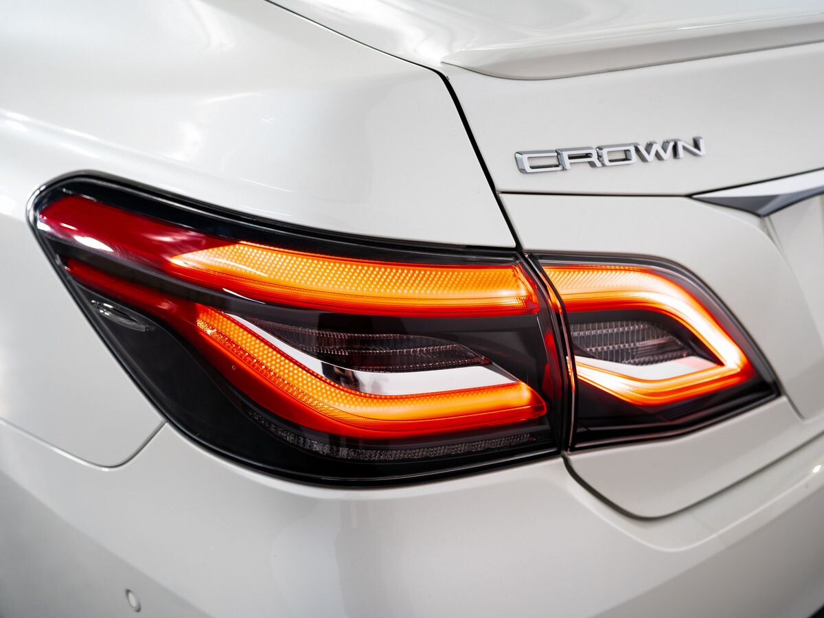 Toyota Crown 2019 - фото автомобиля