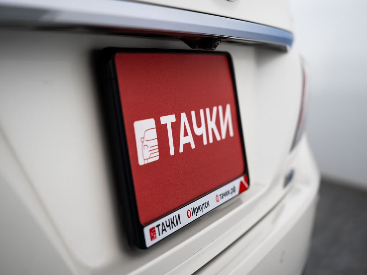 Toyota Crown 2019 - фото автомобиля