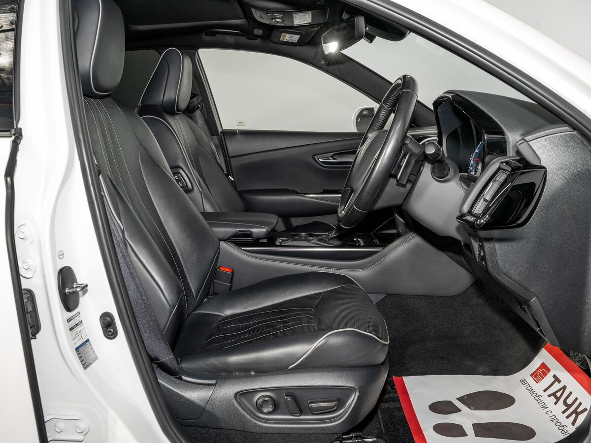 Toyota Crown 2019 - фото автомобиля