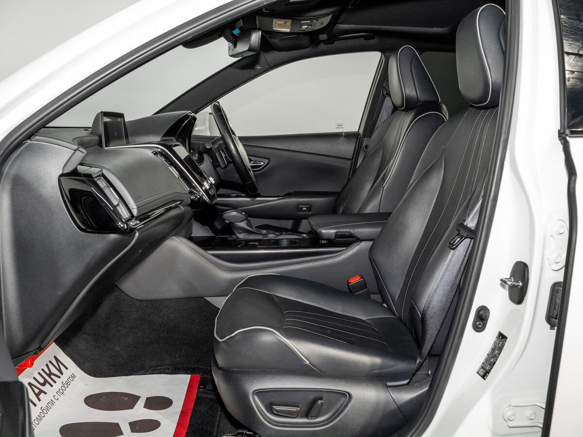 Toyota Crown 2019 - фото автомобиля