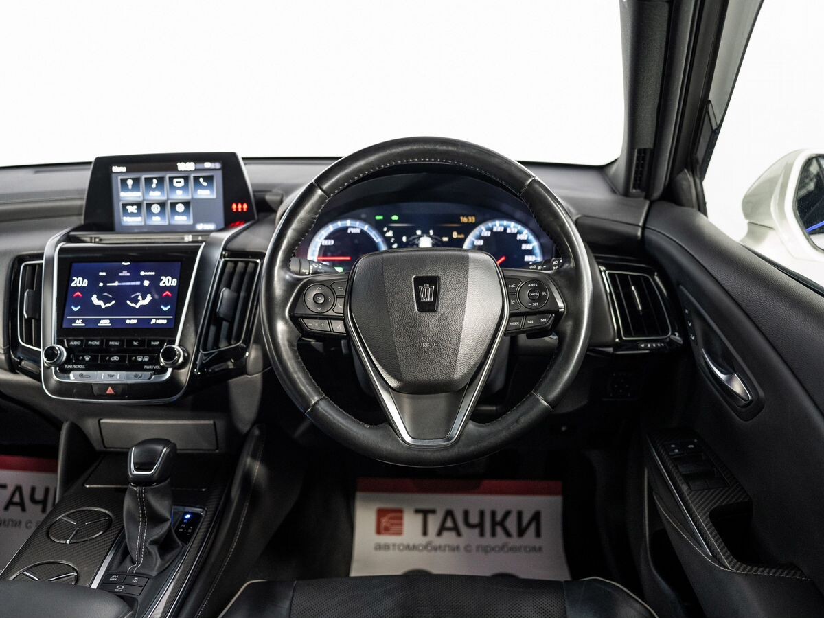 Toyota Crown 2019 - фото автомобиля