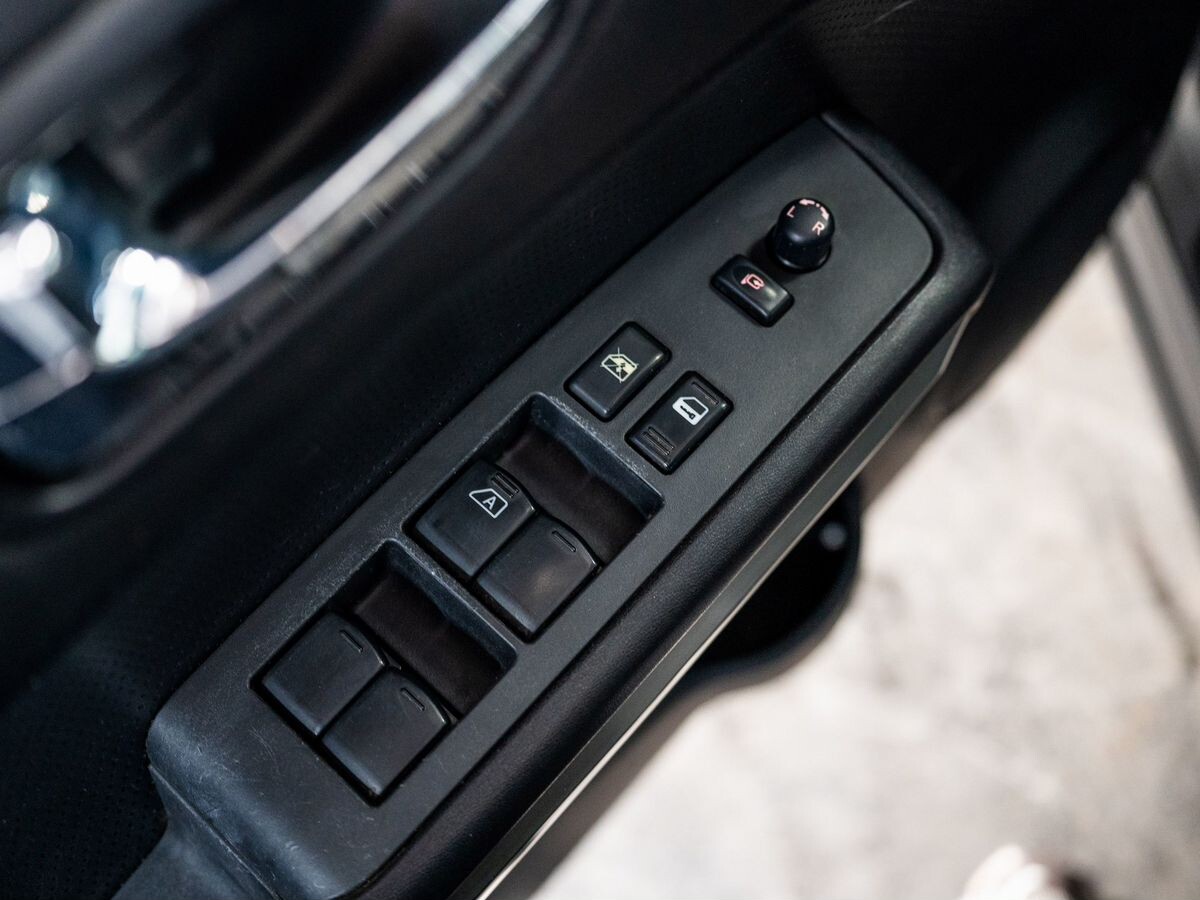 Nissan X-Trail 2010 - фото автомобиля