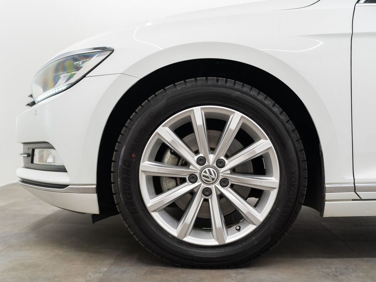 Volkswagen Passat 2016 - фото автомобиля