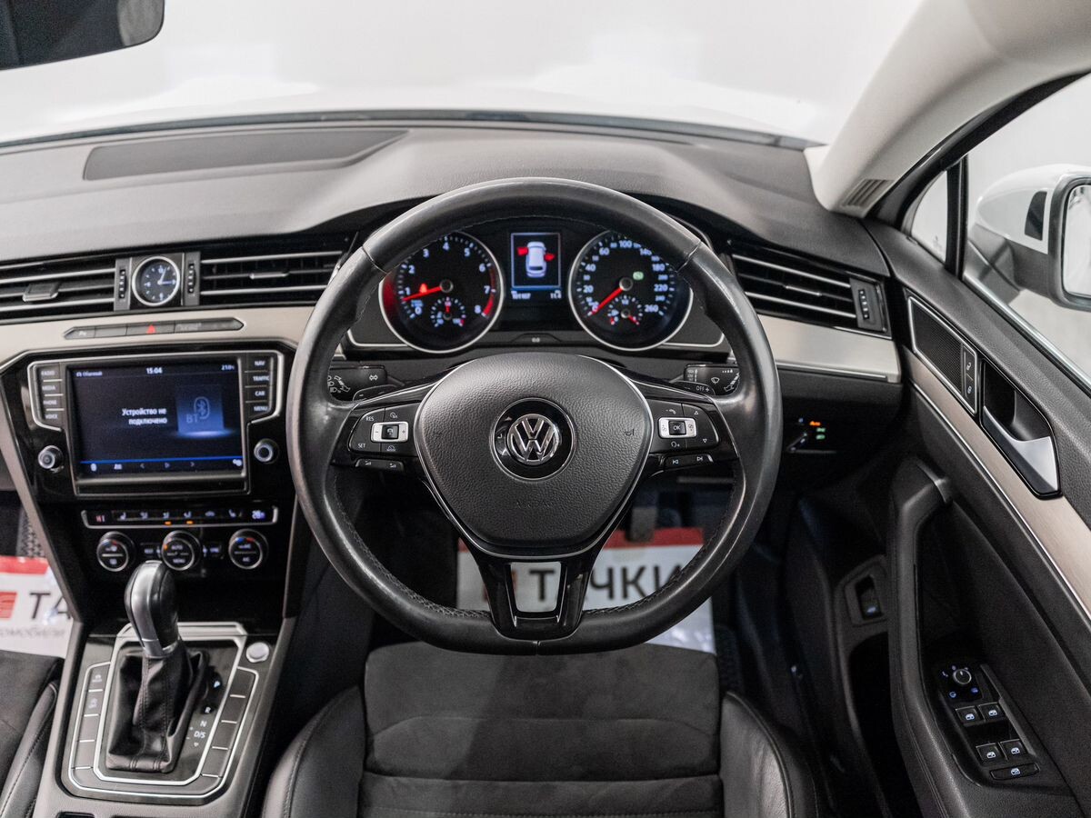 Volkswagen Passat 2016 - фото автомобиля