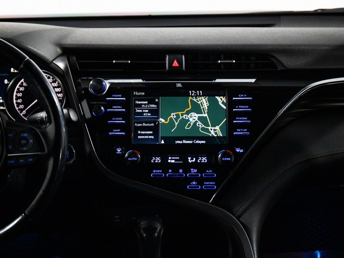 Toyota Camry 2020 - фото автомобиля