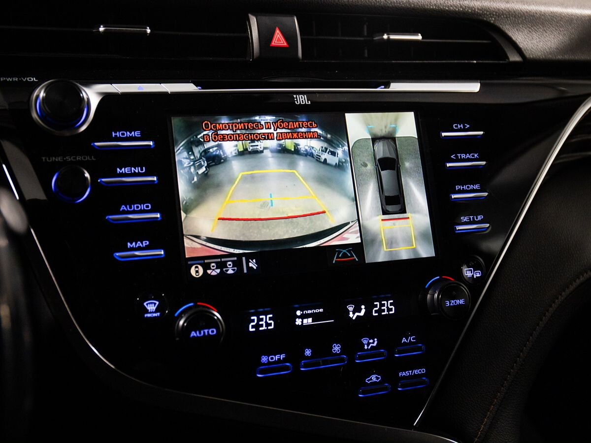 Toyota Camry 2020 - фото автомобиля