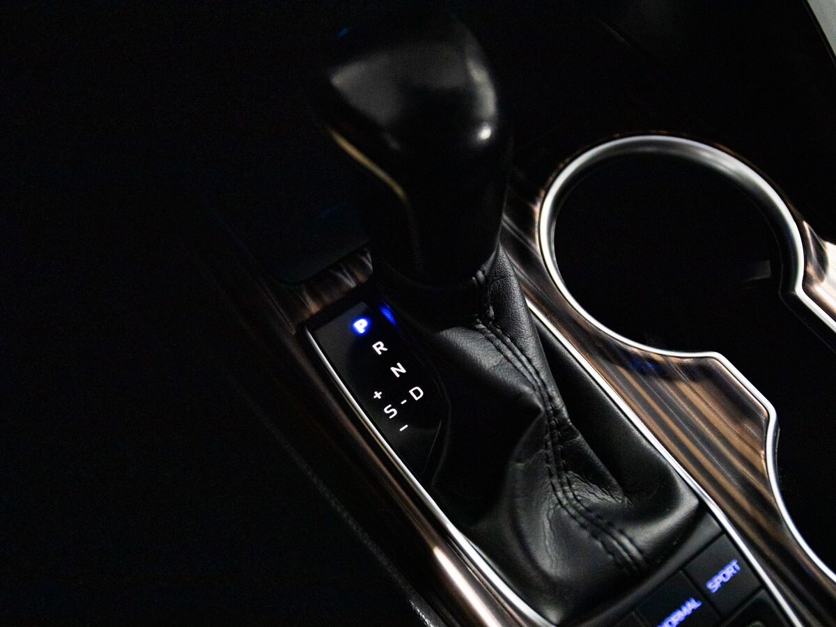 Toyota Camry 2020 - фото автомобиля