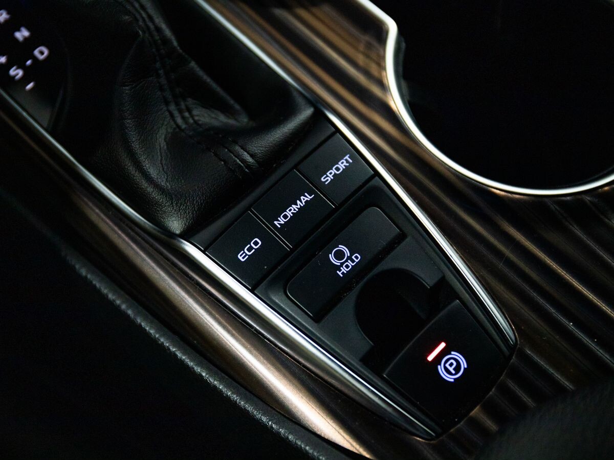 Toyota Camry 2020 - фото автомобиля