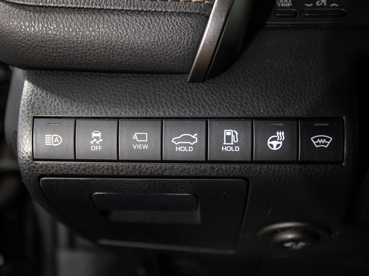 Toyota Camry 2020 - фото автомобиля