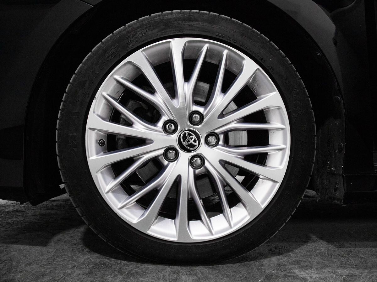 Toyota Camry 2020 - фото автомобиля