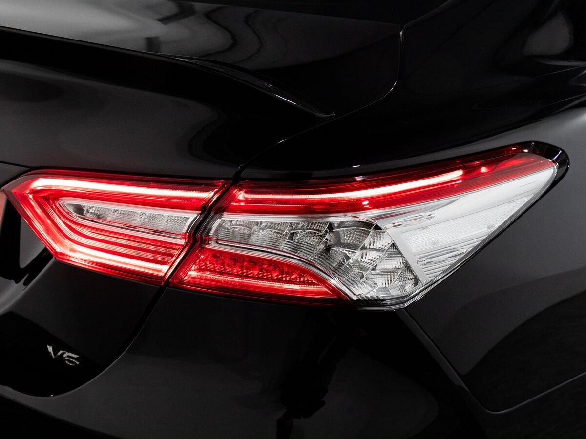 Toyota Camry 2020 - фото автомобиля