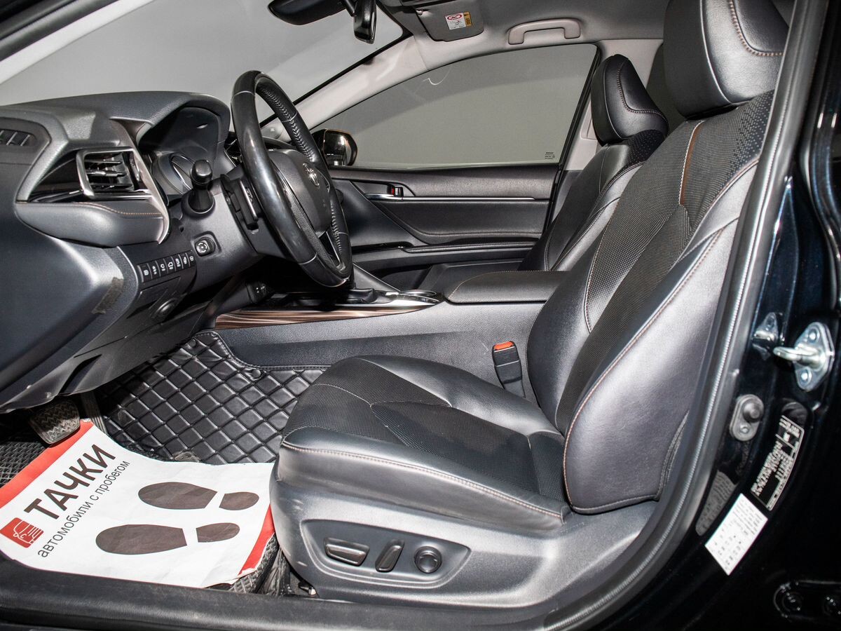 Toyota Camry 2020 - фото автомобиля