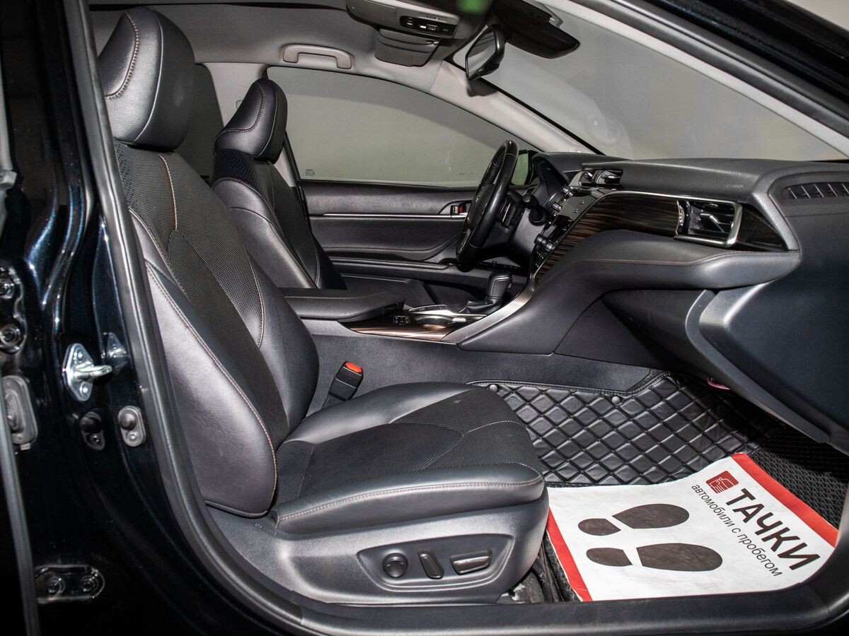 Toyota Camry 2020 - фото автомобиля