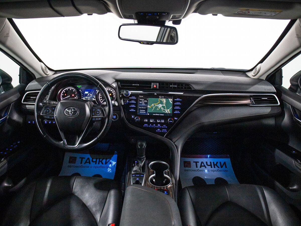 Toyota Camry 2020 - фото автомобиля