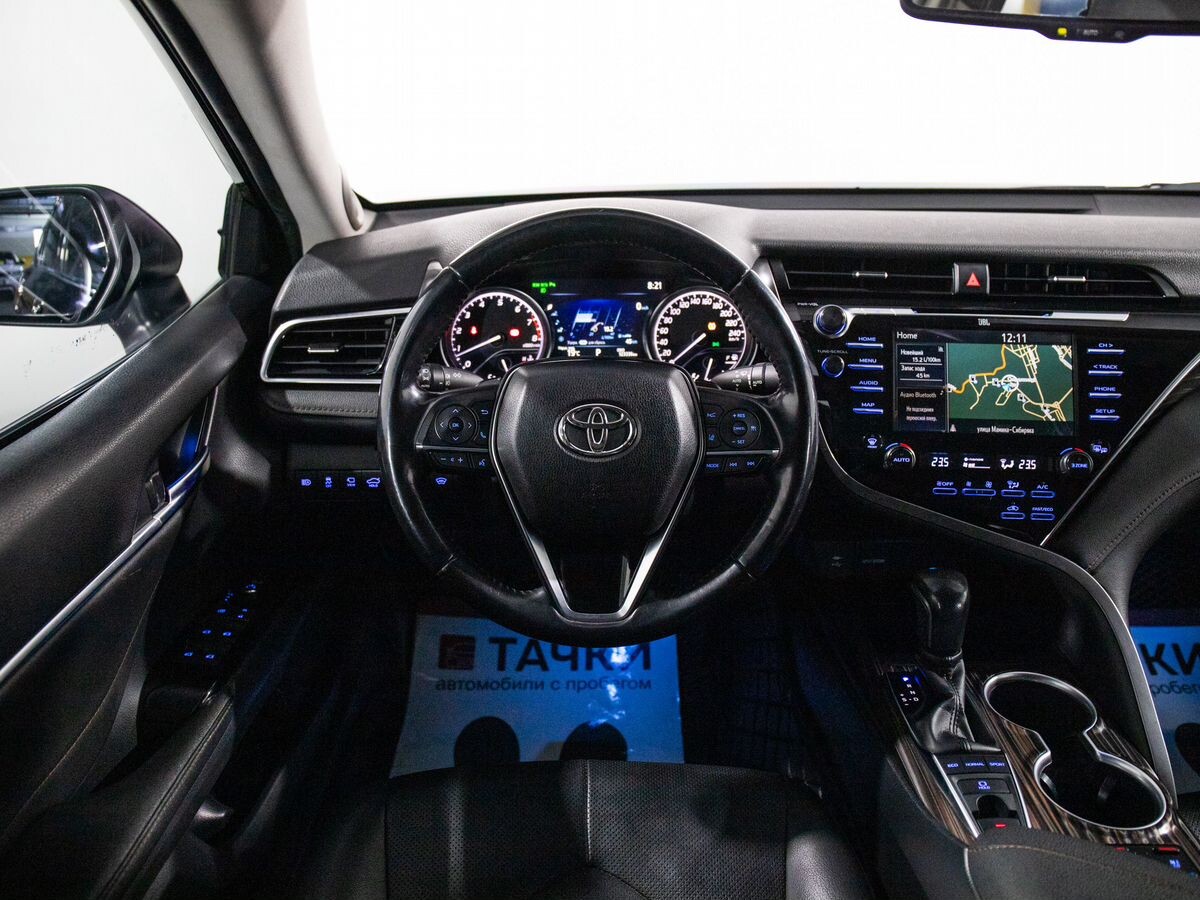 Toyota Camry 2020 - фото автомобиля