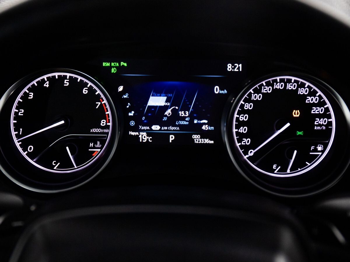 Toyota Camry 2020 - фото автомобиля