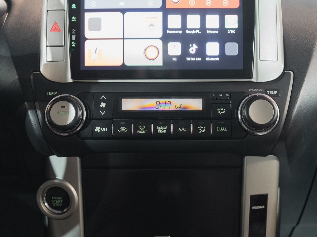 Toyota Land Cruiser Prado 2010 - фото автомобиля