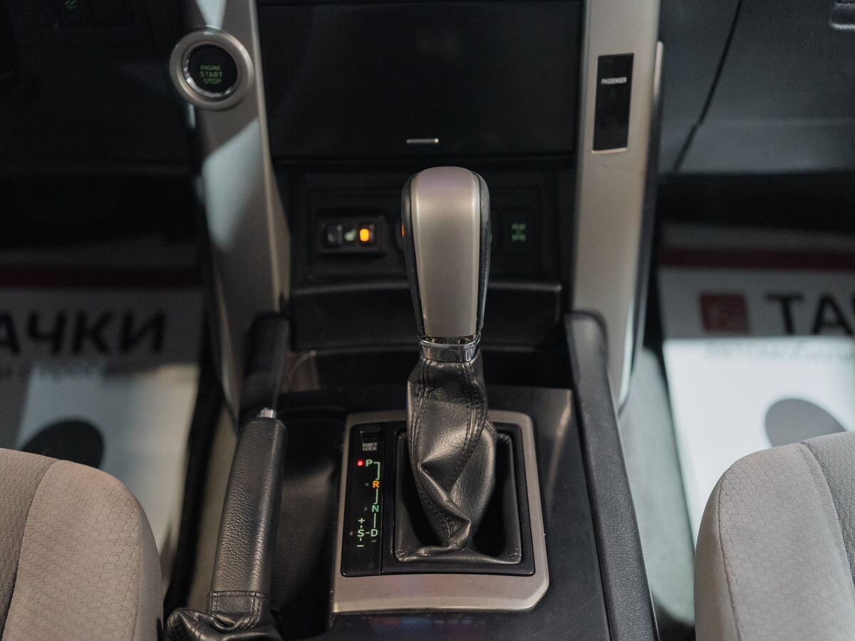 Toyota Land Cruiser Prado 2010 - фото автомобиля