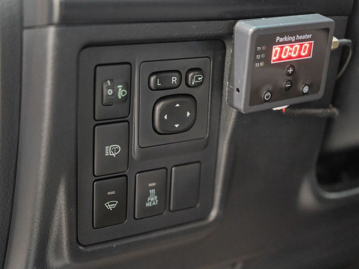 Toyota Land Cruiser Prado 2010 - фото автомобиля