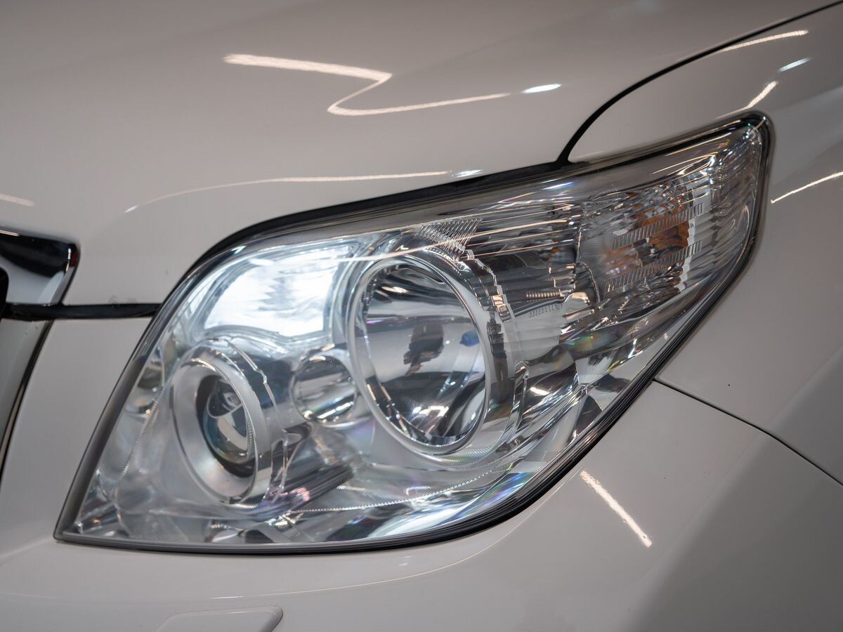 Toyota Land Cruiser Prado 2010 - фото автомобиля