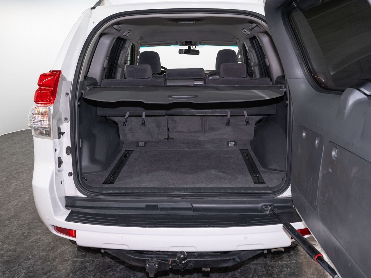 Toyota Land Cruiser Prado 2010 - фото автомобиля
