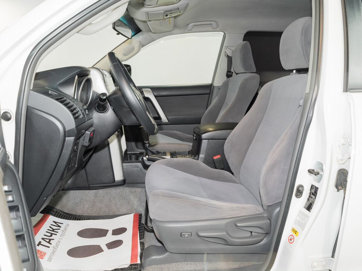 Toyota Land Cruiser Prado 2010 - фото автомобиля