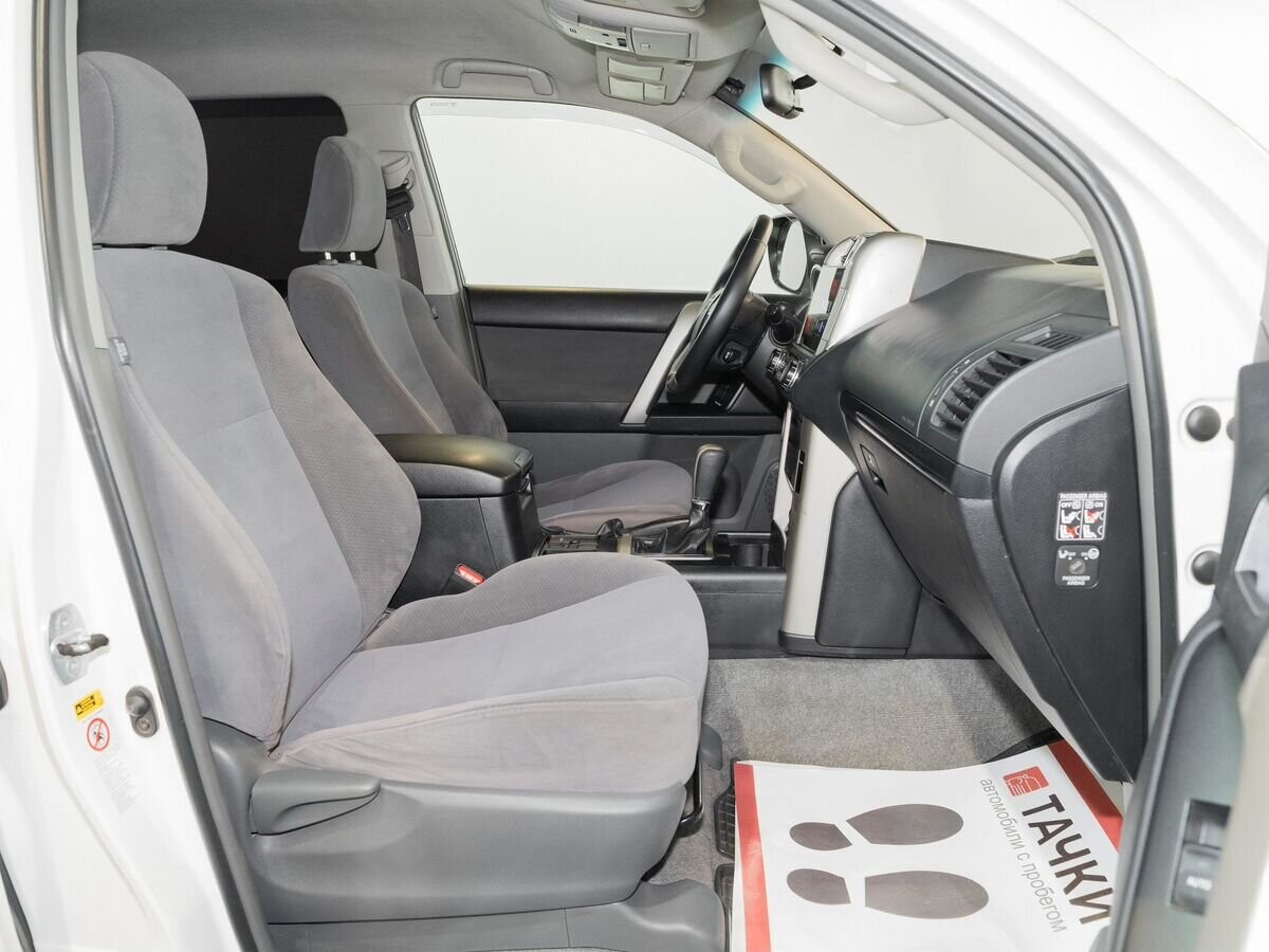 Toyota Land Cruiser Prado 2010 - фото автомобиля