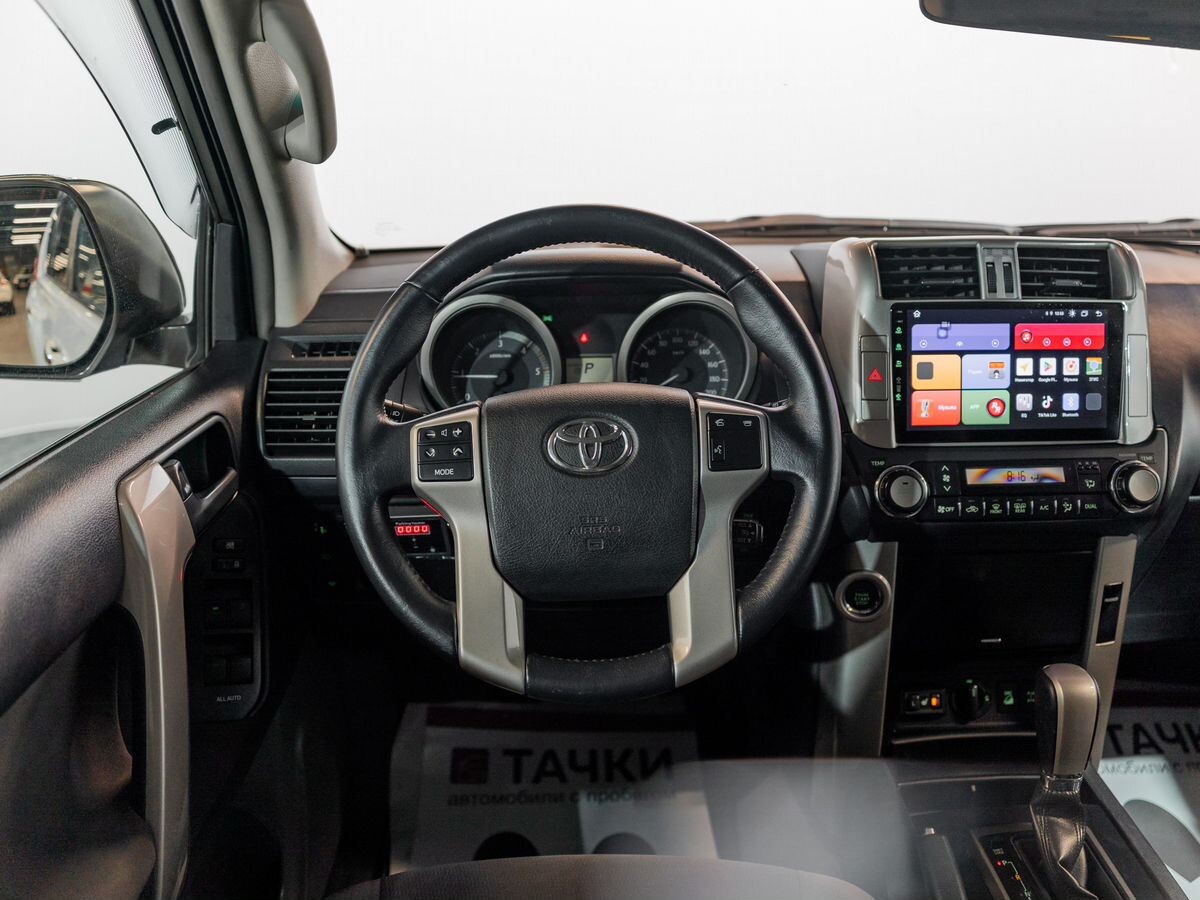 Toyota Land Cruiser Prado 2010 - фото автомобиля