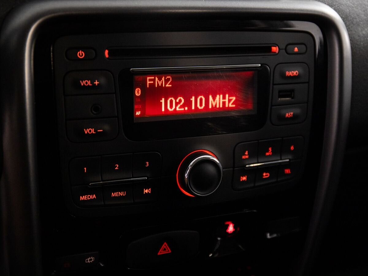 Renault Duster 2012 - фото автомобиля